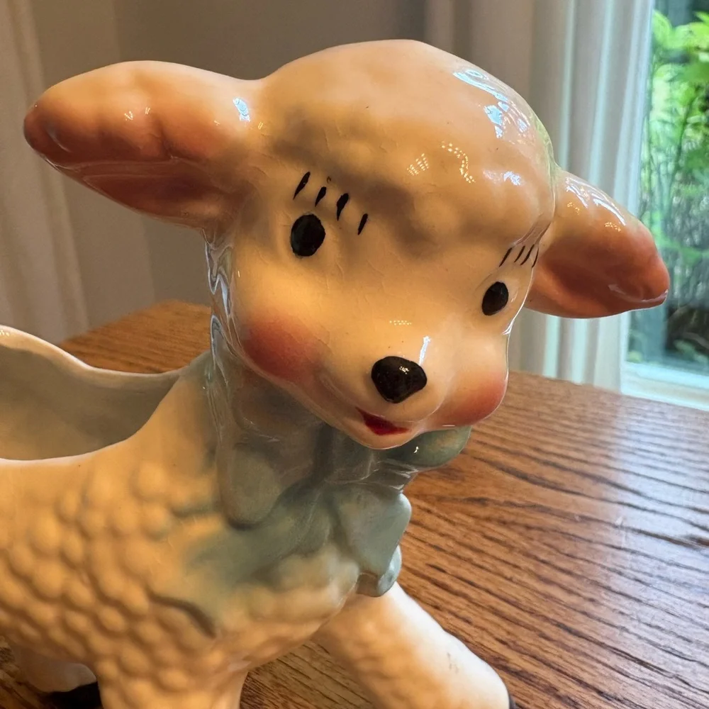 Charming Cream Lamb Vase - Picture 2 of 9